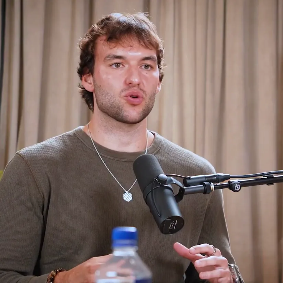 The guest of the same episode, from the opposite camera
